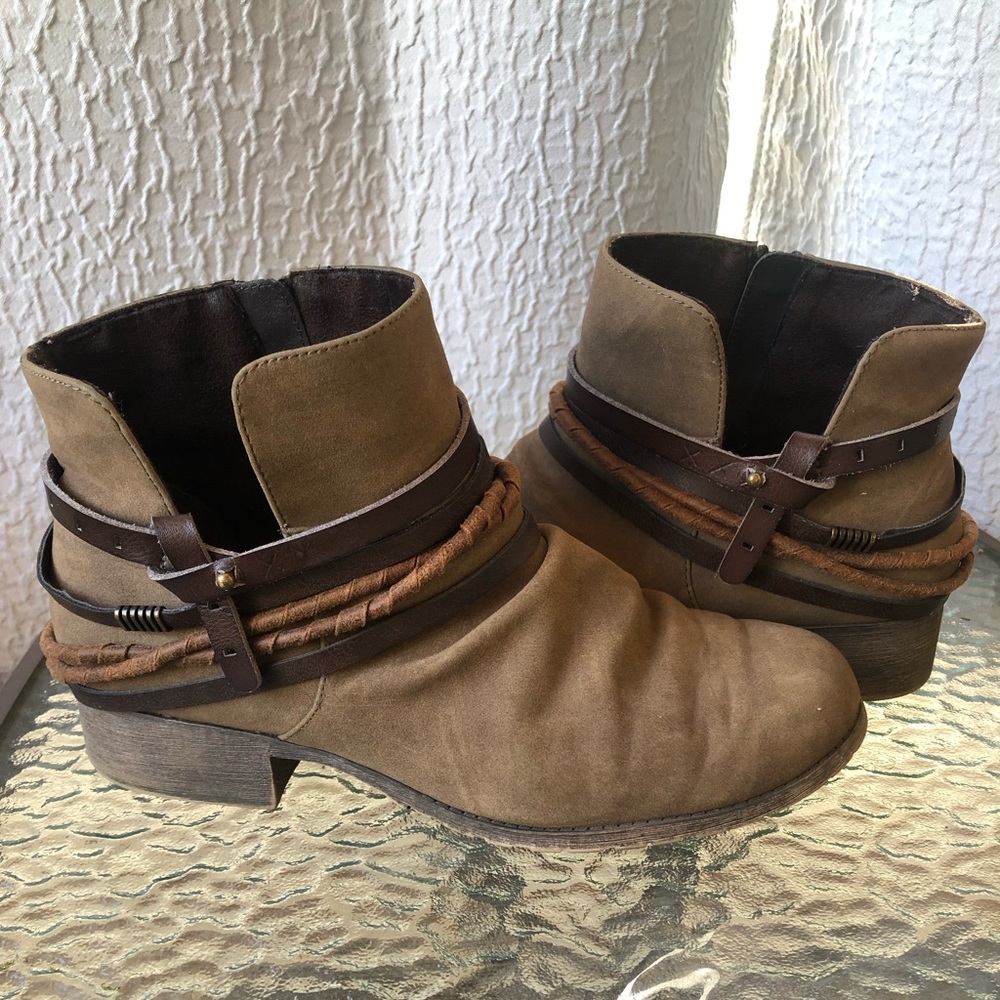 BKE SOLE slouchy booties, size 9.5, light brown